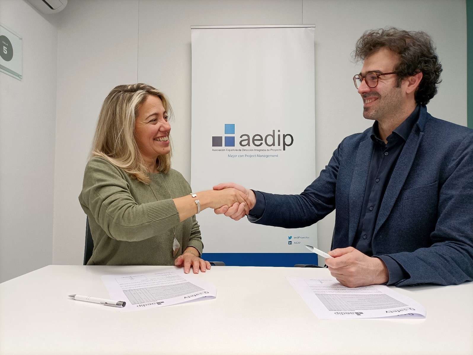 Firma acuerdo de colaboración entre AEDIP y Q-safety