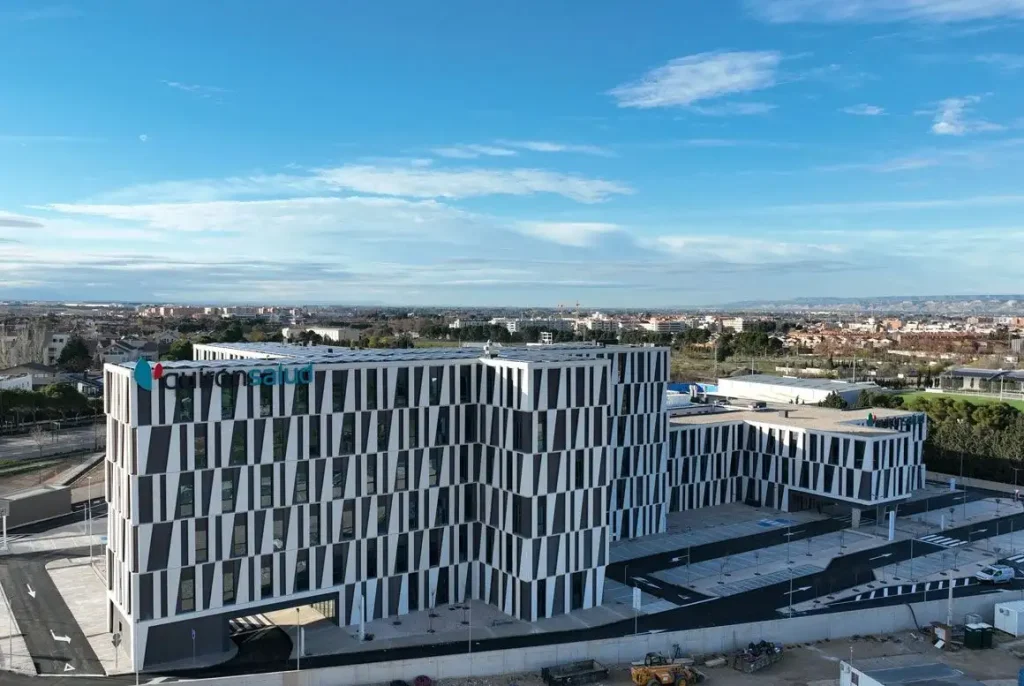 fachada do novo hospital Quirónsalud em Saragoça