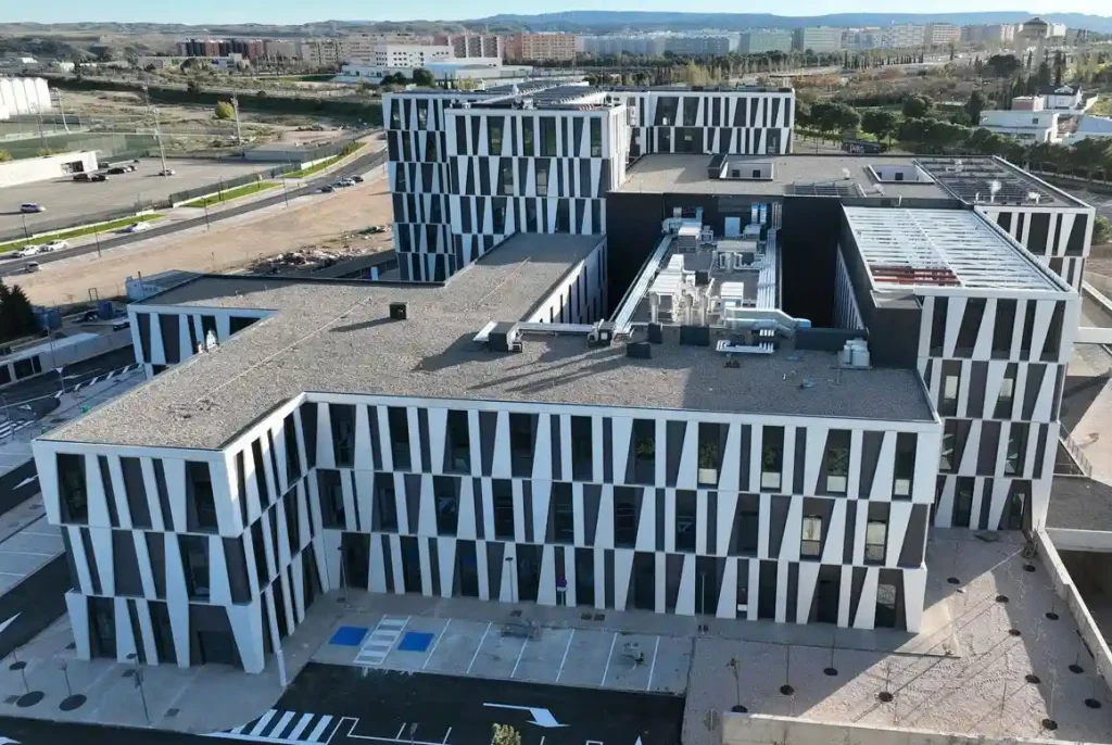 vista de cima do novo hospital Quirónsalud em Saragoça